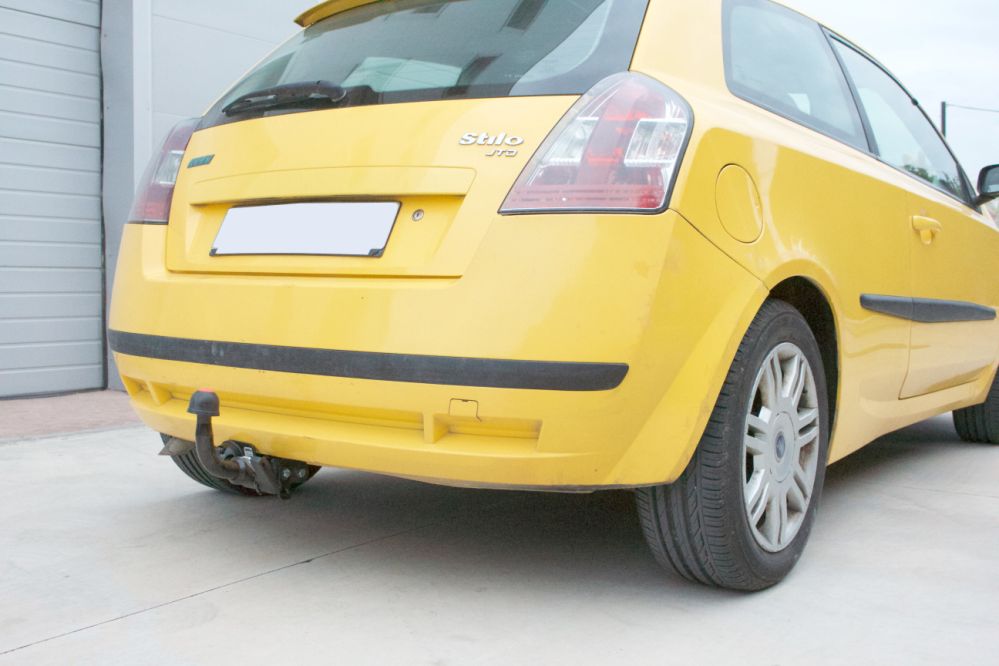 STEINHOF Gancio Di Traino Fisso Per Fiat Stilo Berlina 2 Volumi (10.2001-2010) Con Kit Elettrico Universale 13 Poli